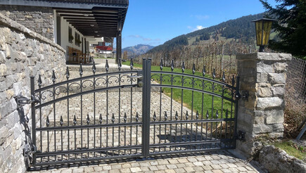 Clôture classique de 2022 à 1716 Schwarzsee Suisse de Zaunteam Spahni AG.