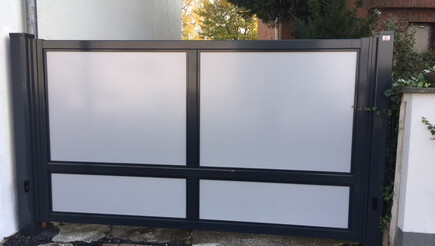 Aluminium Sichtschutz aus dem 2017 in 50859 Köln Lövenich Deutschland von Franchise AG.