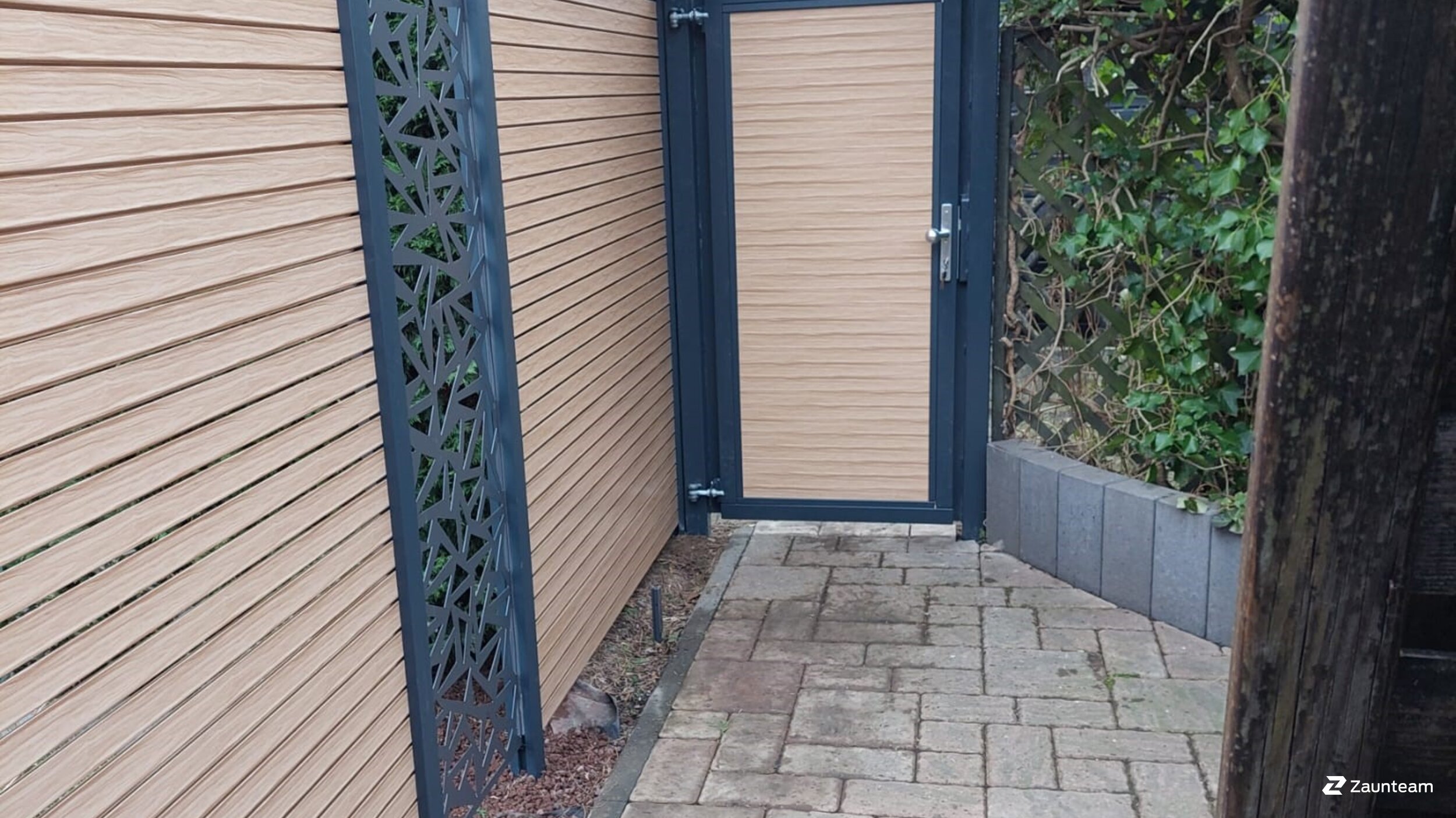 Aluminium Sichtschutz aus dem 2023 in 50170 Kerpen Deutschland von Franchise AG.