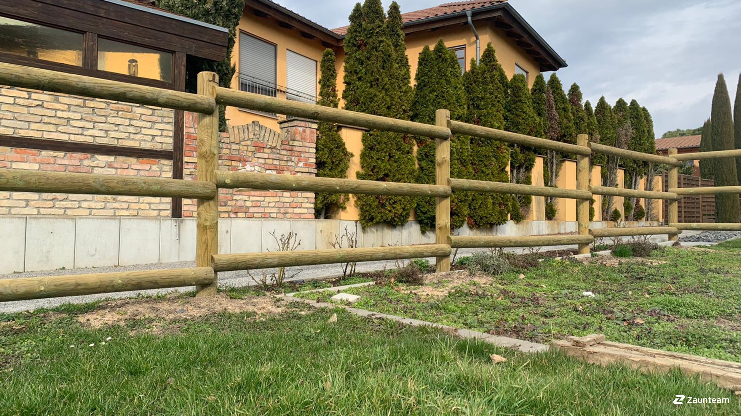 Halbrundlattenzaun aus dem 2021 in 76706 Dettenheim Schweiz von Zaunteam Schwetzingen-Bruchsal.