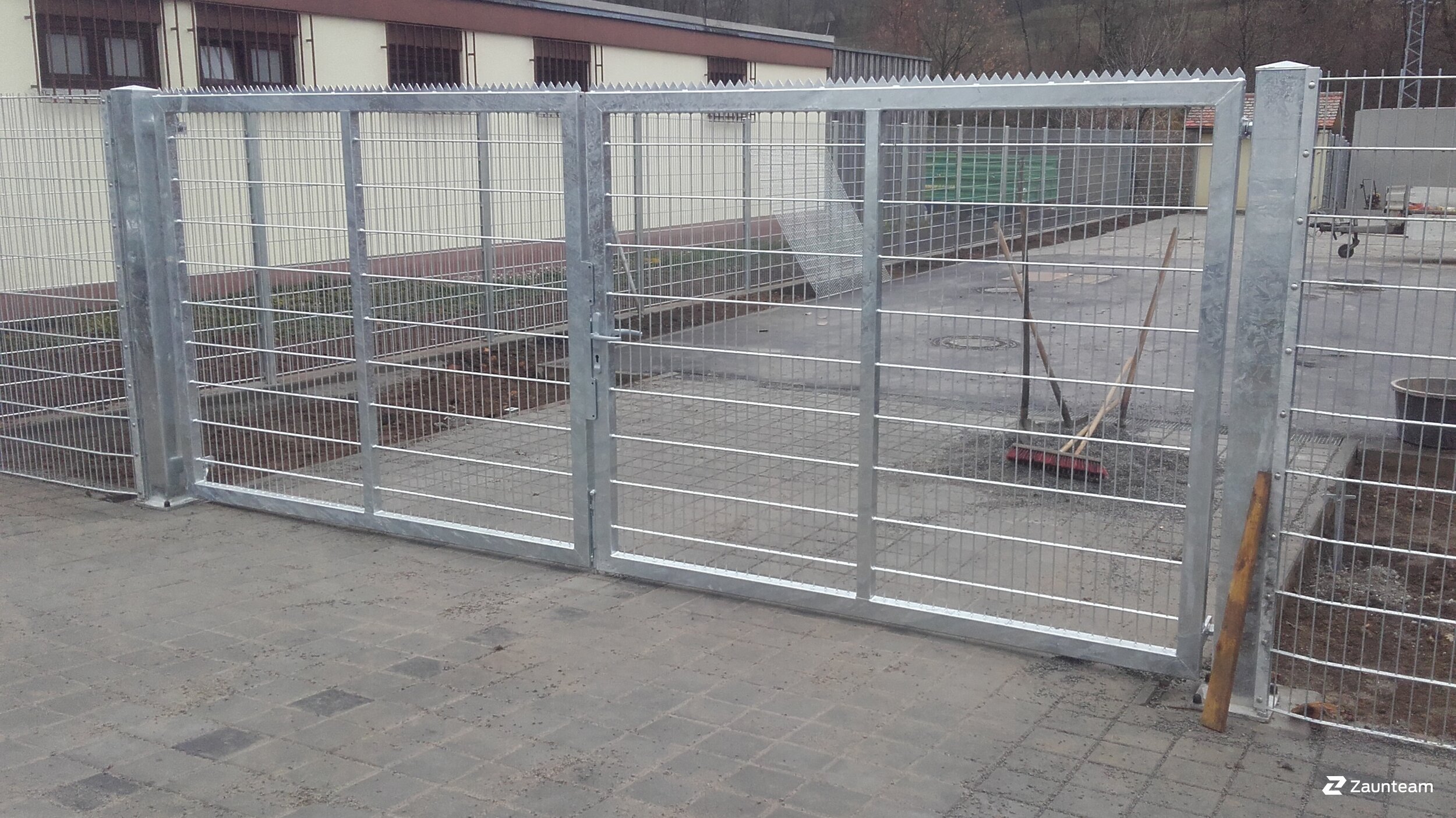 Clôture en panneau double fil de 2018 à 74834 Elztal Allemagne de Zaunteam Westfranken.