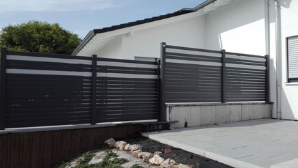 Aluminium Sichtschutz aus dem 2018 in 63739 Aschaffenburg Deutschland von Zaunteam Westfranken.