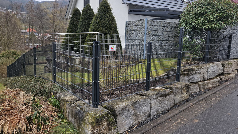 Clôture en panneau double fil de 2025 à 63928 Eichenbühl Allemagne de Zaunteam Westfranken.