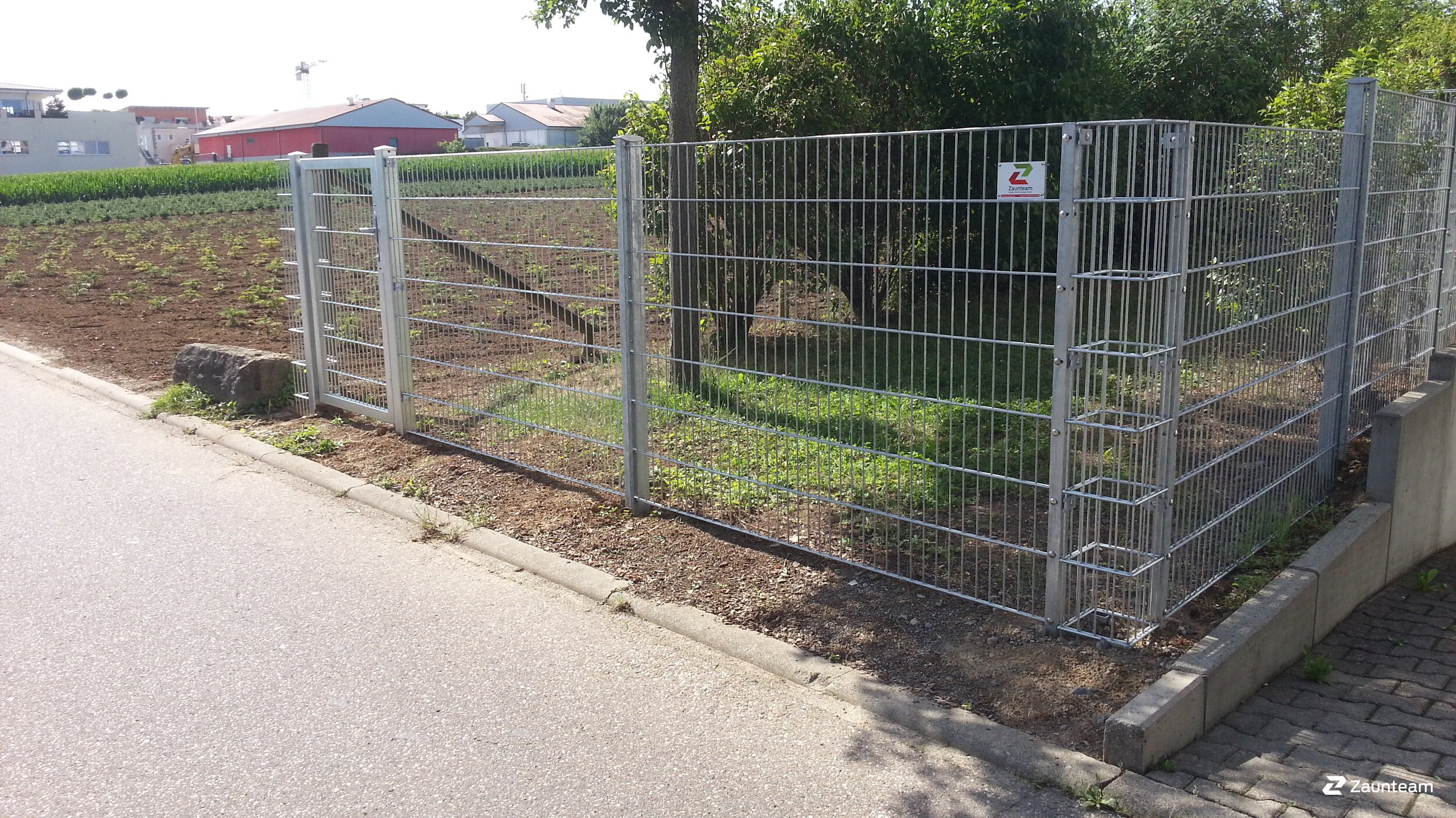 Doppelstabmattenzaun aus dem 2017 in 74343 Sachsenheim Deutschland von Zaunteam Neckar-Enz.