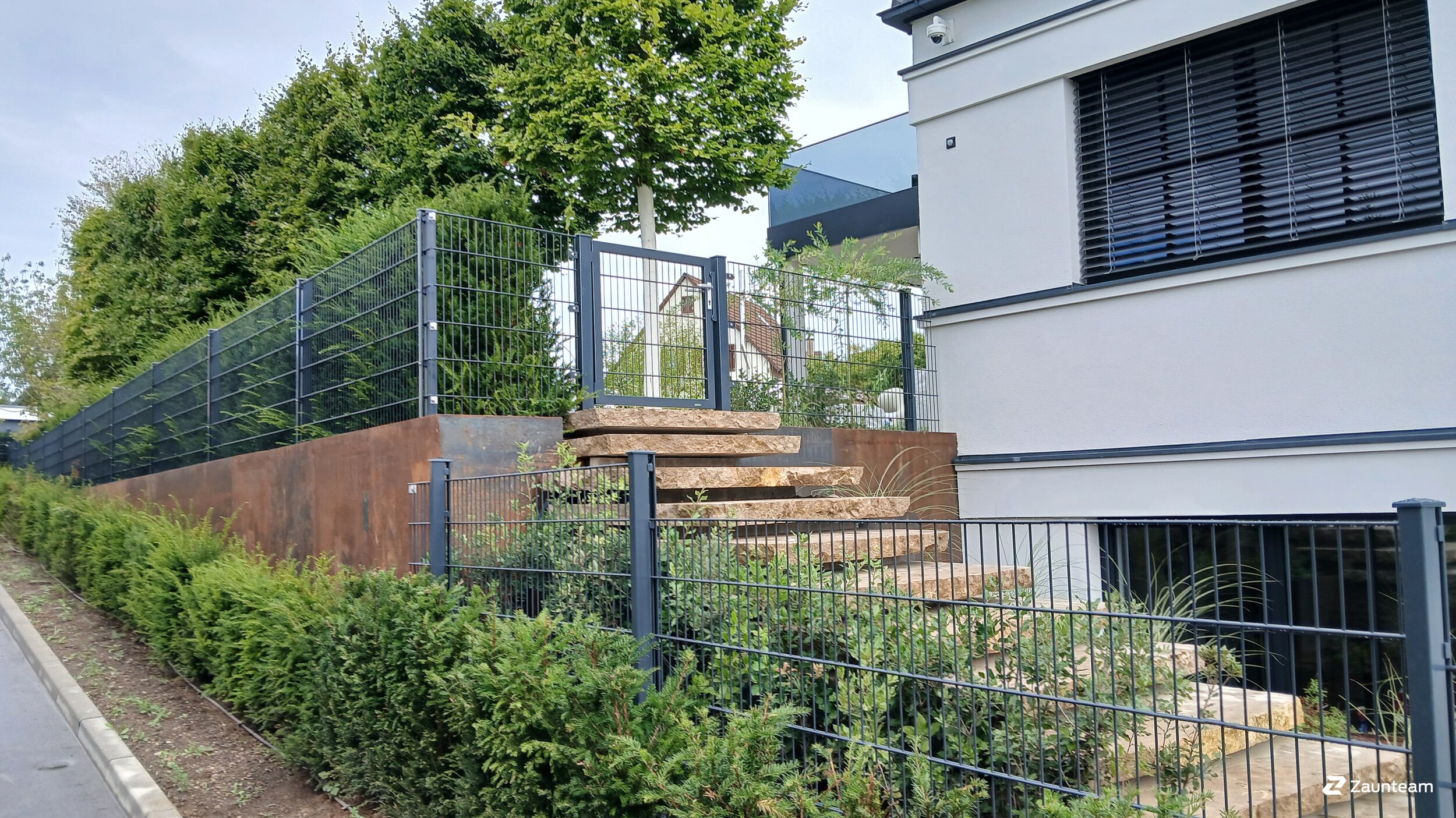 Doppelstabmattenzaun aus dem 2025 in 74321 Bietigheim-B Deutschland von Zaunteam Neckar-Enz.