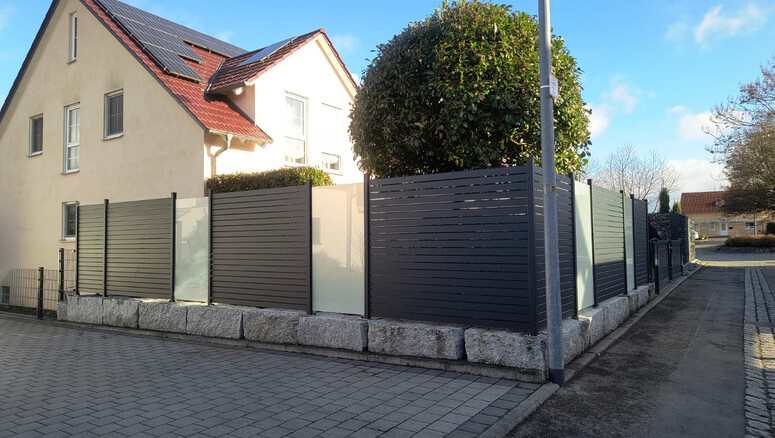 Aluminium Sichtschutz aus dem 2025 in 74360 Ilsfeld Deutschland von Zaunteam Neckar-Enz.