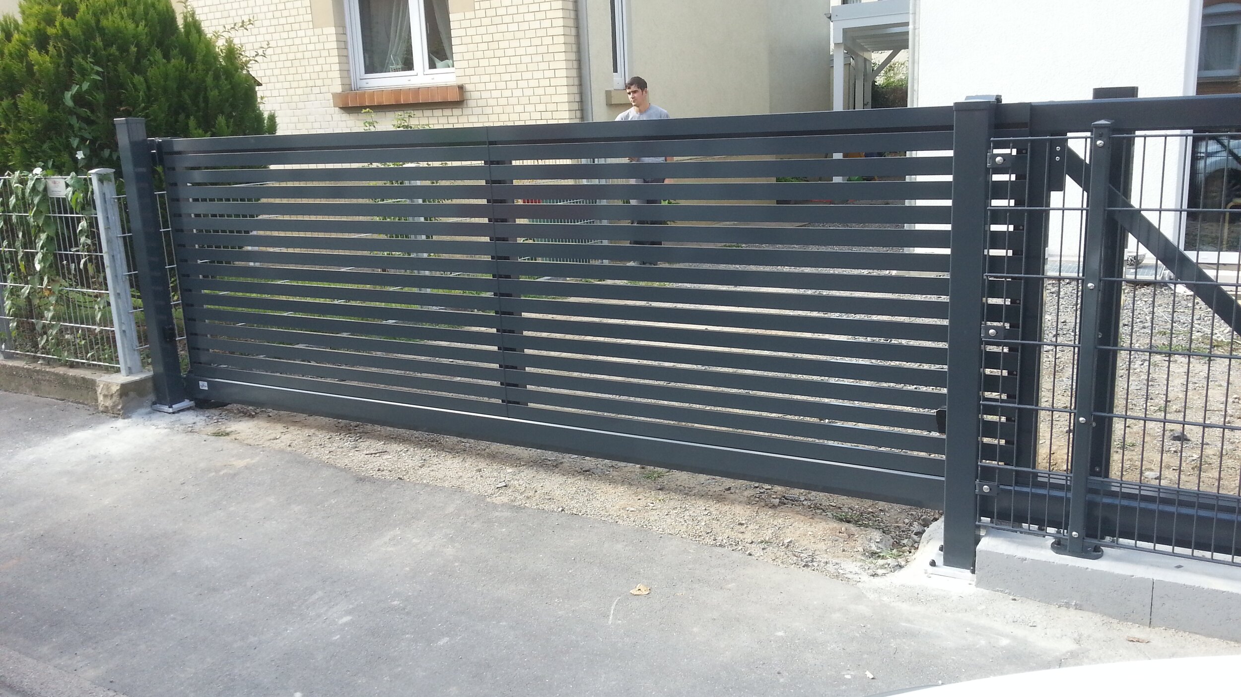 Automatische Tore aus dem 2017 in 70469 Stuttgart Deutschland von Zaunteam Neckar-Enz.