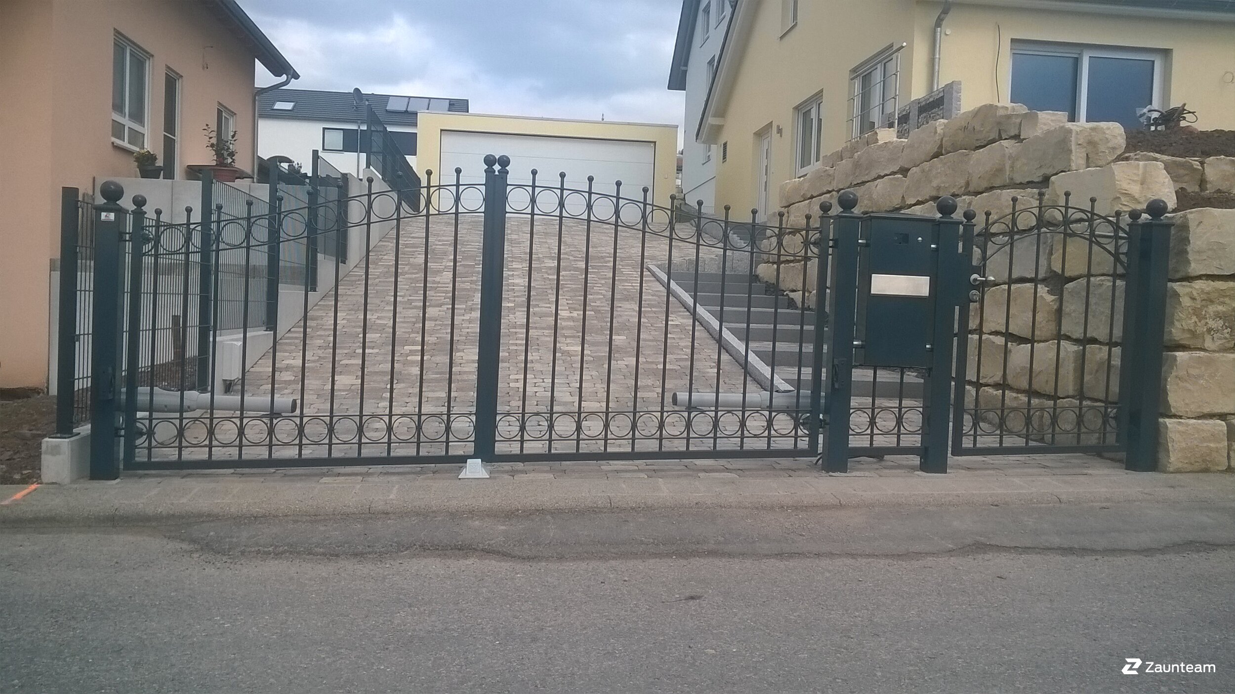 Clôture classique de 2016 à 75365 Calw Allemagne de Zaunteam Pforzheim.