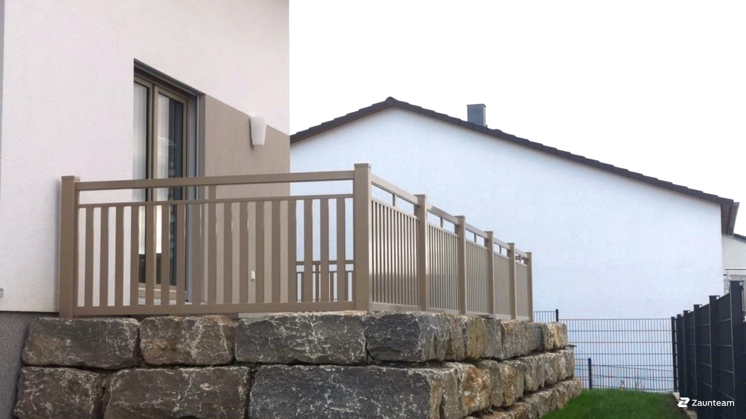 Clôture en aluminium de 2023 à 75210 Keltern Allemagne de Zaunteam Pforzheim.