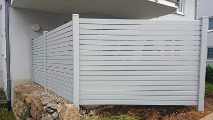 Protection brise-vue en aluminium de 2020 à 71292 Friolzheim Allemagne de Zaunteam Pforzheim.