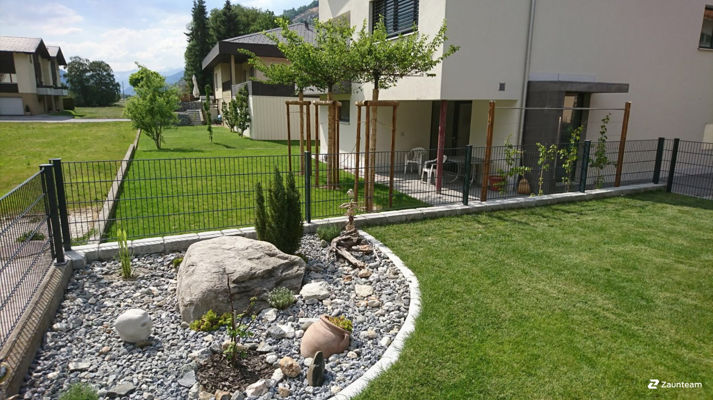 Doppelstabmattenzaun aus dem 2017 in 3937 Baltschieder Schweiz von Zaunteam Wallis / Swissclôture Valais.