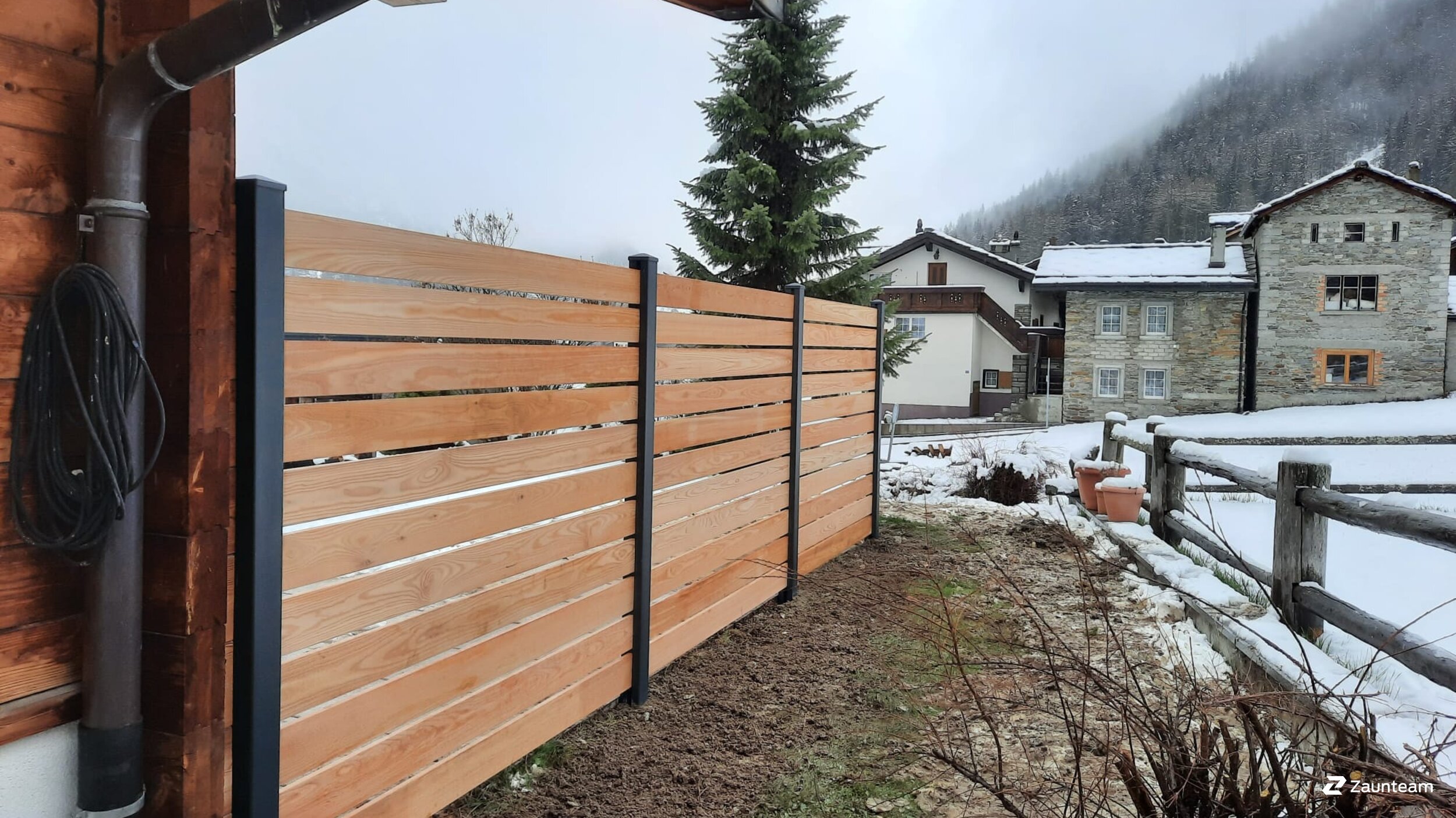 Aluminium Sichtschutz aus dem 2021 in 3908 Saas Balen Schweiz von Zaunteam Wallis / Swissclôture Valais.