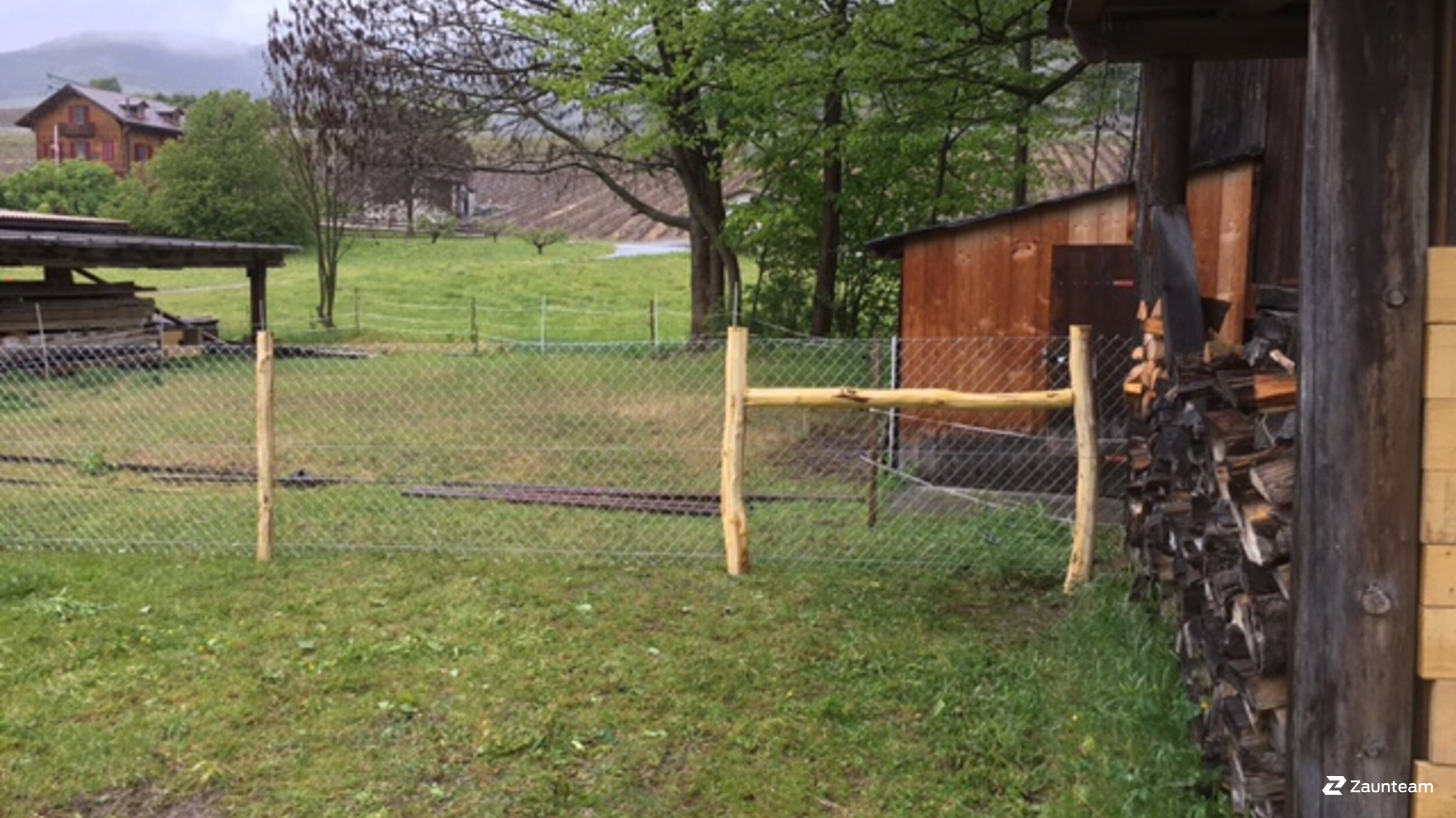 Maschendrahtzaun aus dem 2017 in 3970 Salgesch Schweiz von Zaunteam Wallis / Swissclôture Valais.