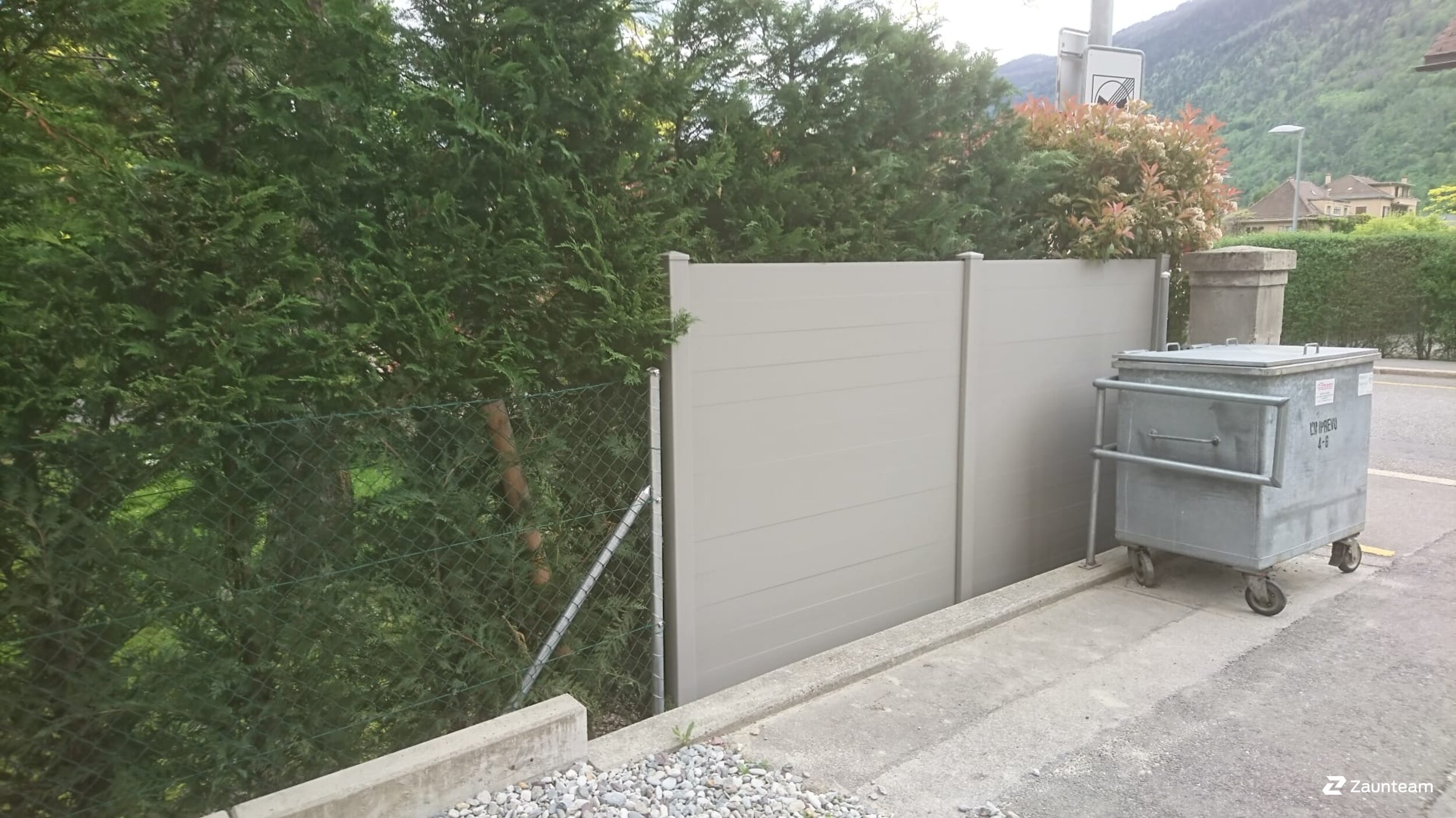 Aluminium Sichtschutz aus dem 2021 in 1920 Martigny Schweiz von Zaunteam Wallis / Swissclôture Valais.