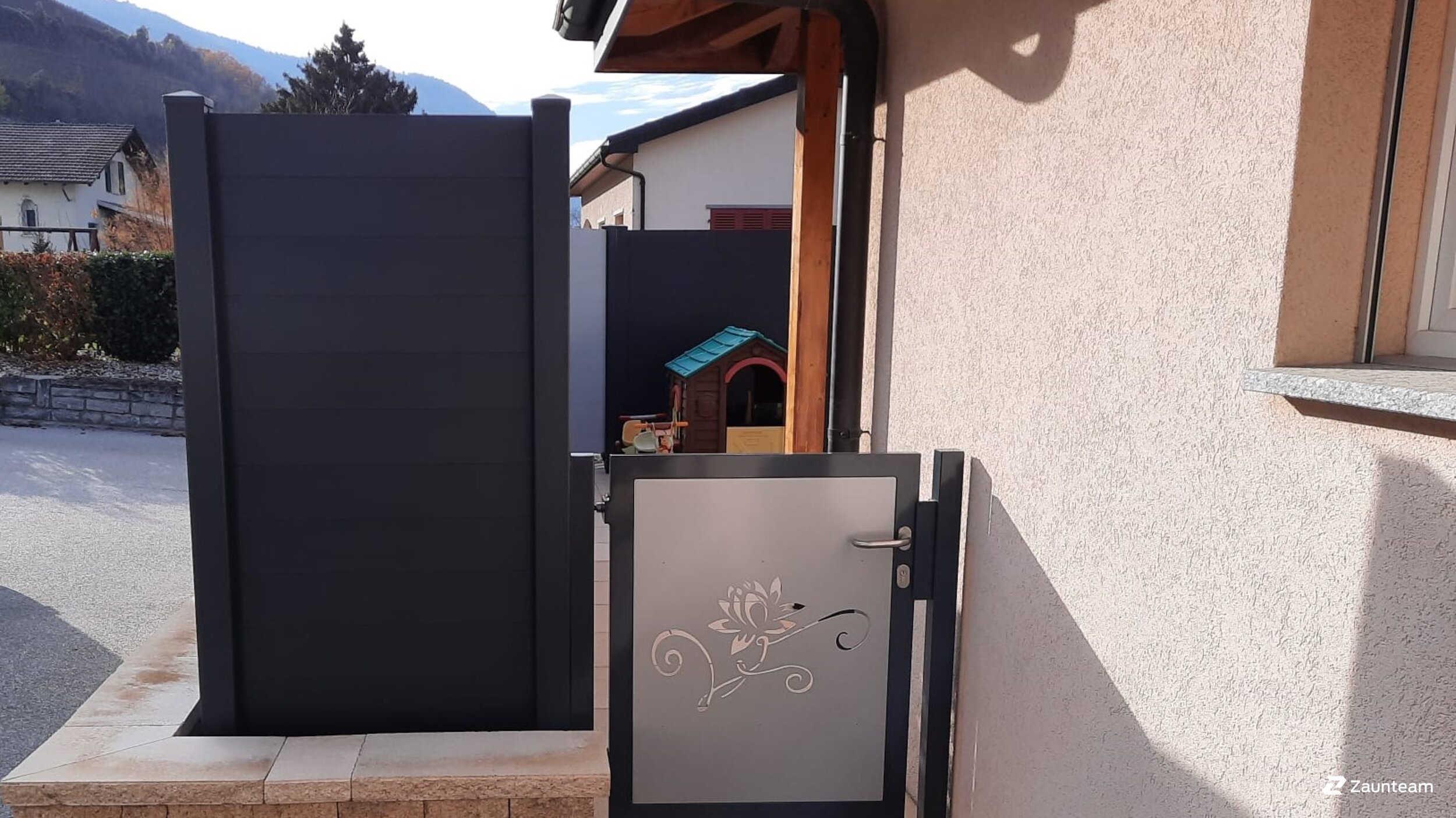 Aluzaun aus dem 2020 in 3966 Réchy Schweiz von Zaunteam Wallis / Swissclôture Valais.