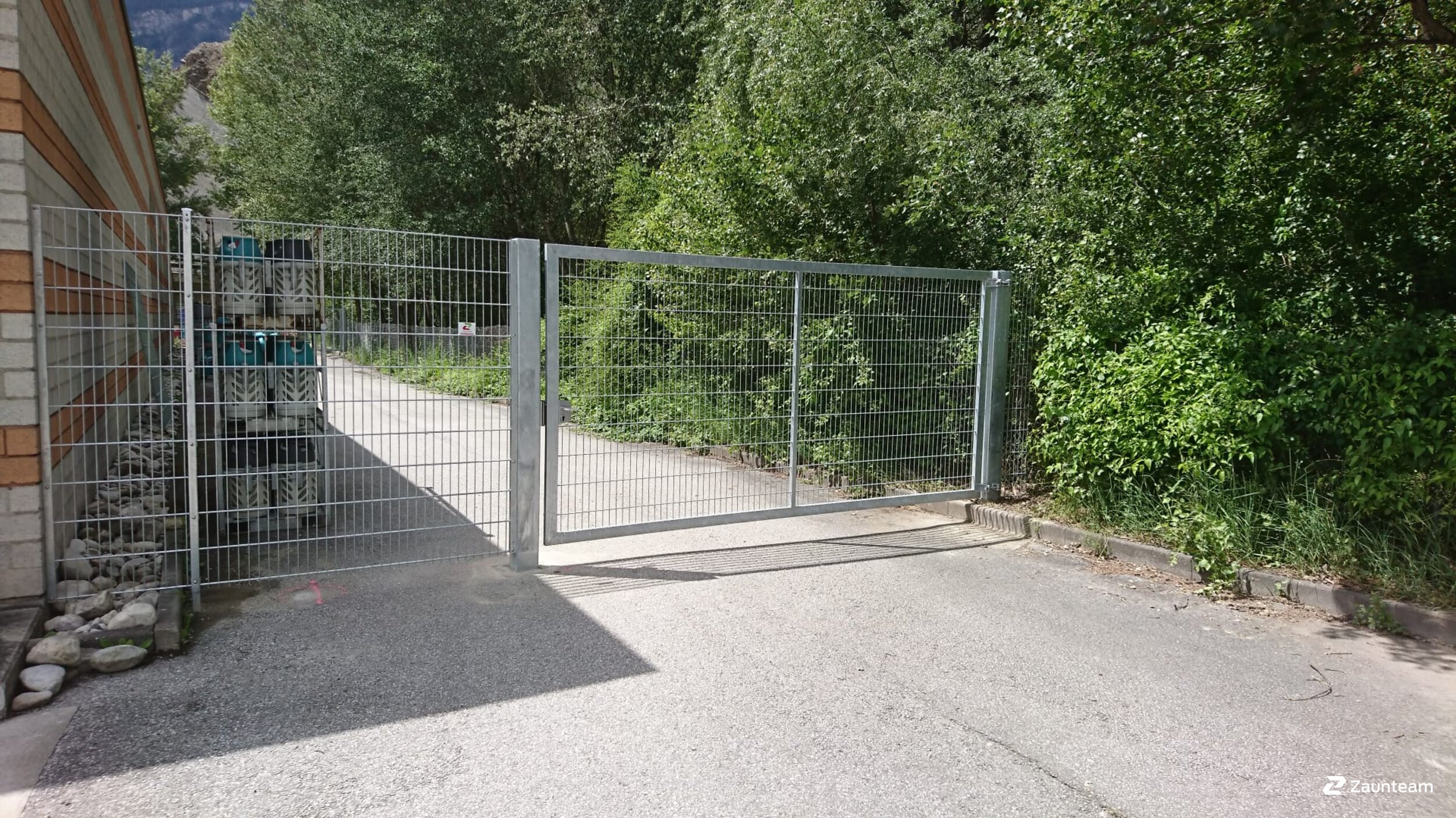 Portes et Passantes de 2021 à 3960 Sierre Suisse de Zaunteam Wallis / Swissclôture Valais.
