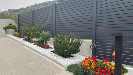 Aluminium Sichtschutz aus dem 2022 in 3937 Baltschieder Schweiz von Zaunteam Wallis / Swissclôture Valais.