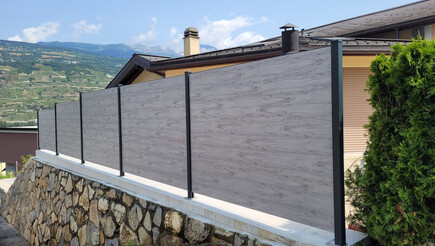 Aluminium Sichtschutz aus dem 2023 in 3966 Réchy Schweiz von Zaunteam Wallis / Swissclôture Valais.