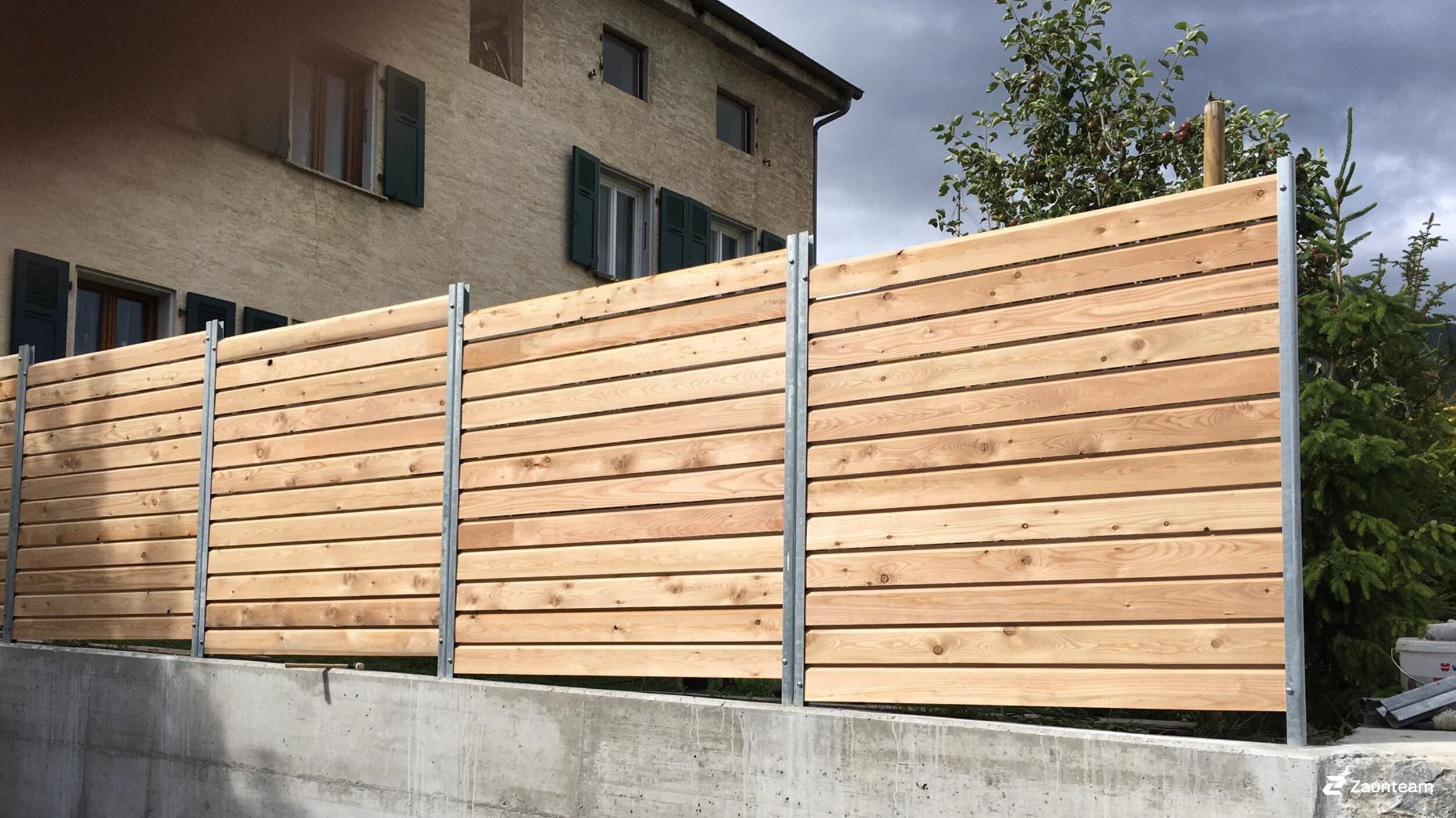 Holz Sichtschutz aus dem 2021 in 1964 Conthey Schweiz von Zaunteam Wallis / Swissclôture Valais.