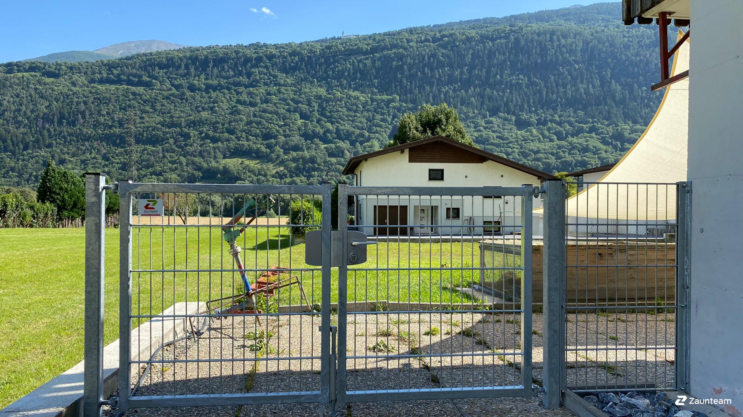 Portes et Passantes de 2021 à 3942 Niedergesteln Suisse de Zaunteam Wallis / Swissclôture Valais.