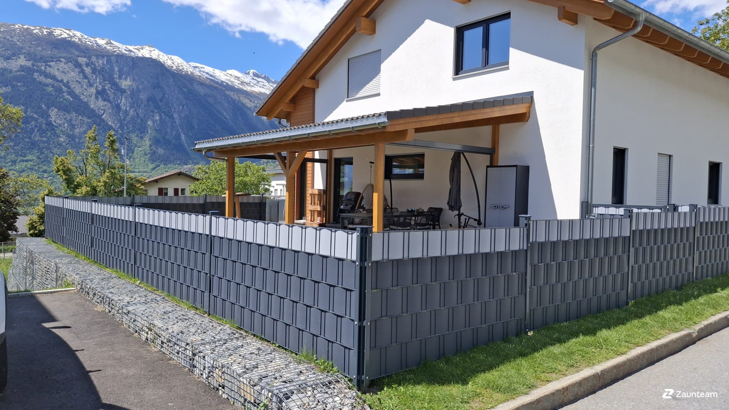 Flecht Sichtschutz aus dem 2025 in 3911 Ried-Brig Schweiz von Zaunteam Wallis / Swissclôture Valais.