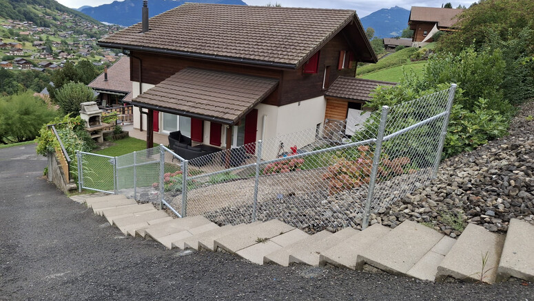 Maschendrahtzaun aus dem 2025 in 1872 Troistorrents Schweiz von Zaunteam Wallis / Swissclôture Valais.