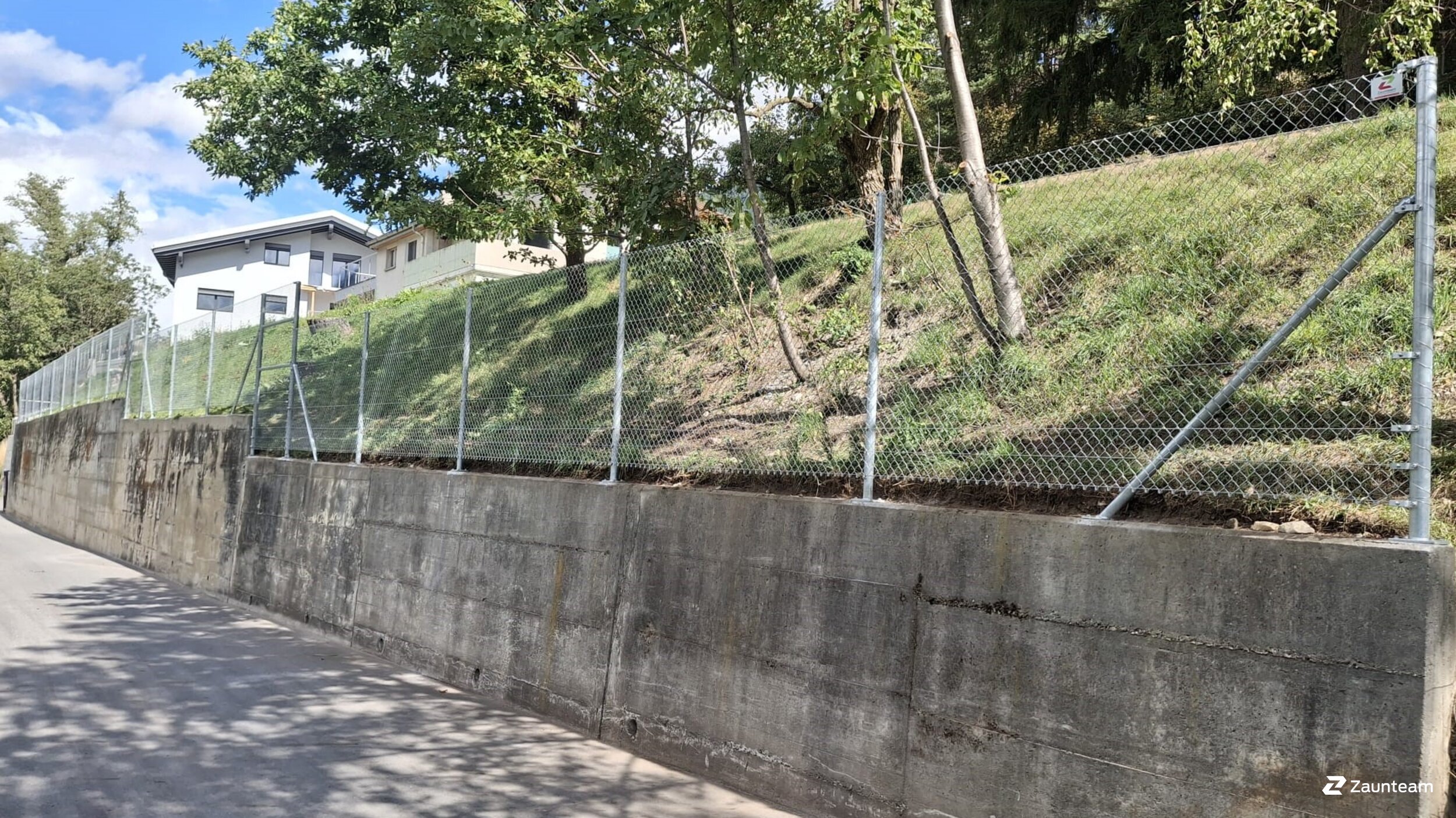 Maschendrahtzaun aus dem 2025 in 3902 Glis Schweiz von Zaunteam Wallis / Swissclôture Valais.