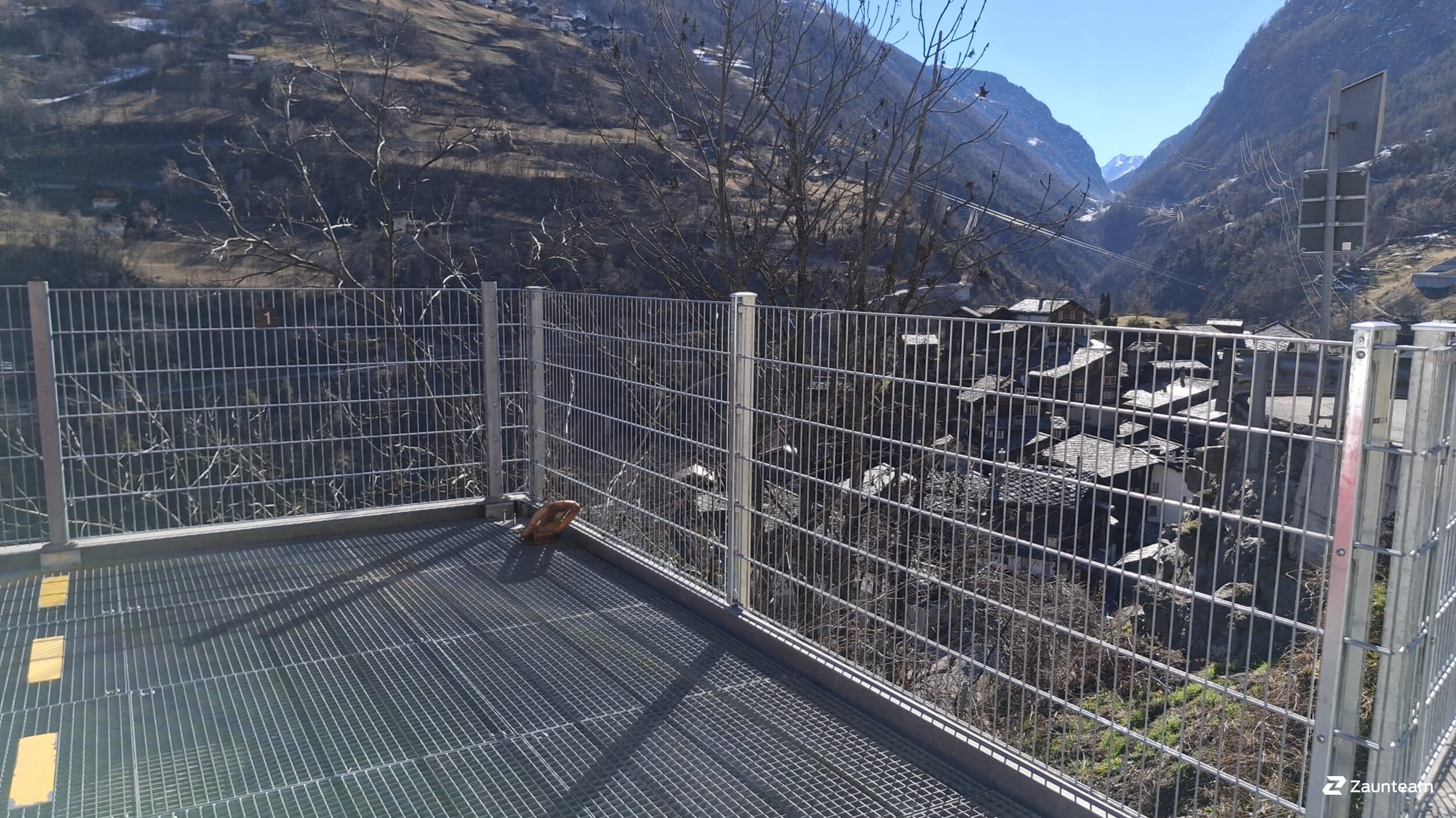 Clôture en panneau double fil de 2026 à 3922 Stalden Suisse de Zaunteam Wallis / Swissclôture Valais.