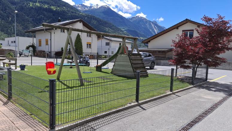 Clôture en panneau double fil de 2026 à 3945 Gampel Suisse de Zaunteam Wallis / Swissclôture Valais.