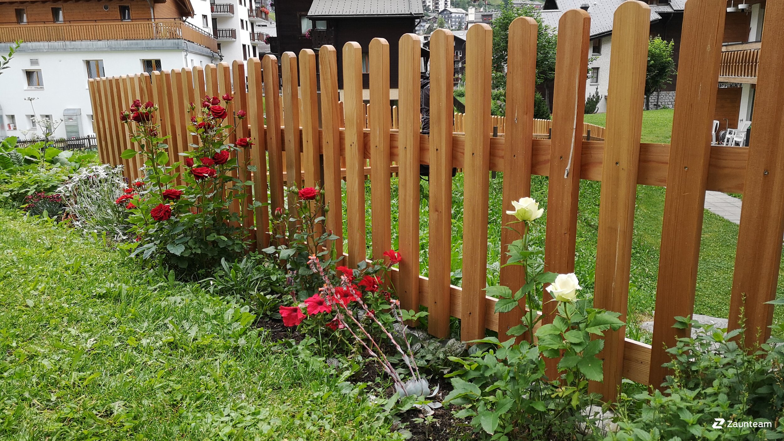 Holz Sichtschutz aus dem 2019 in 3920 Zermatt Schweiz von Zaunteam Wallis / Swissclôture Valais.