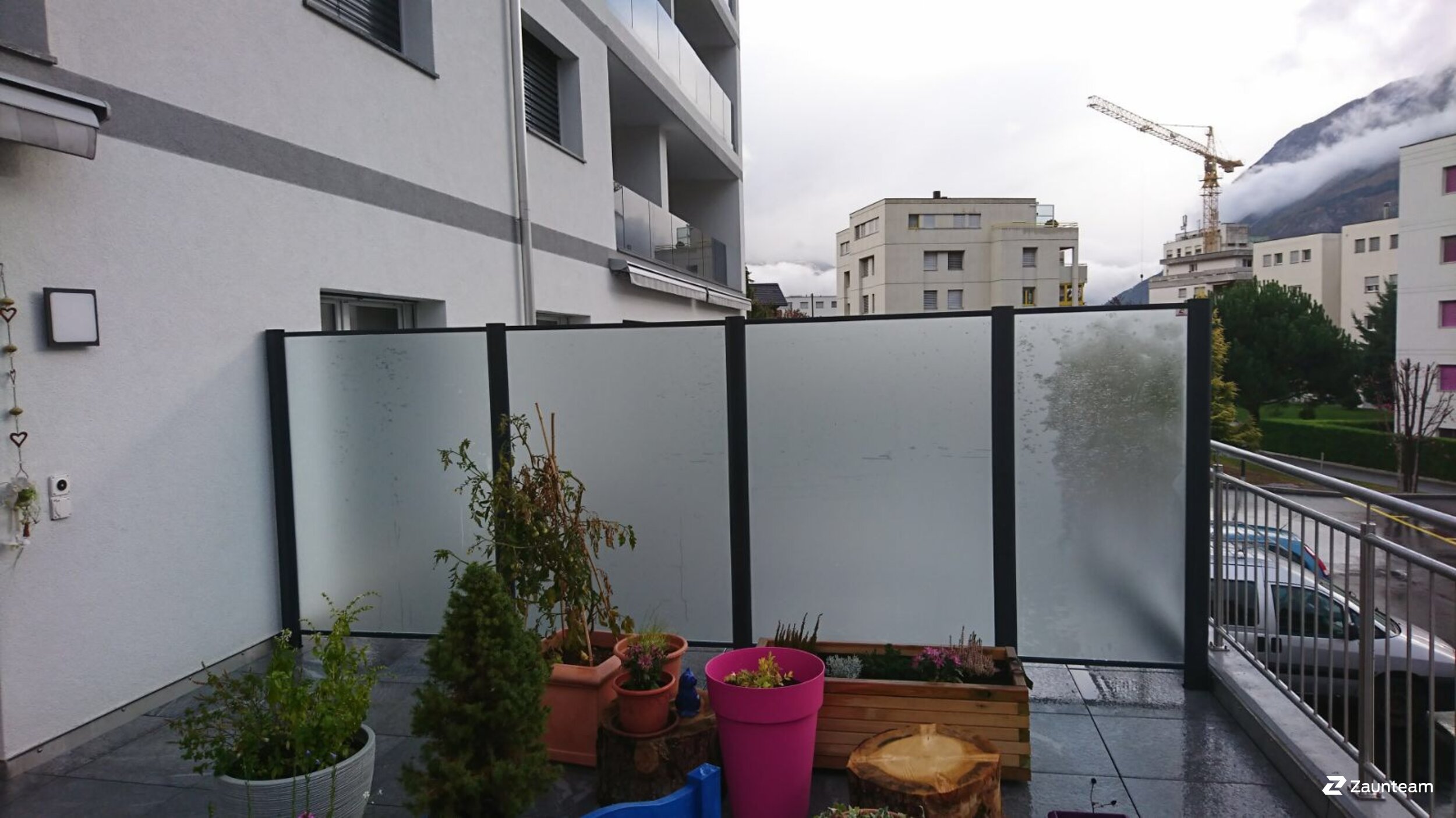 Glas Sichtschutz aus dem 2017 in 3960 Sierre Schweiz von Zaunteam Wallis / Swissclôture Valais.