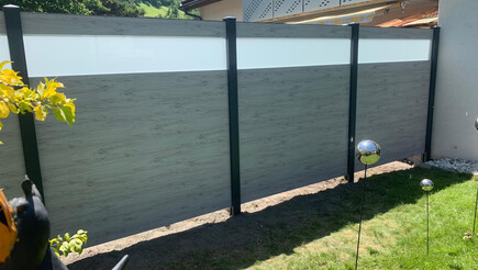 Protection brise-vue en aluminium de 2020 à 3902 Glis Suisse de Zaunteam Wallis / Swissclôture Valais.