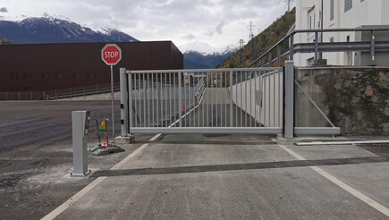 Portails automatiques de 2019 à 3960 Chippis Suisse de Zaunteam Wallis / Swissclôture Valais.