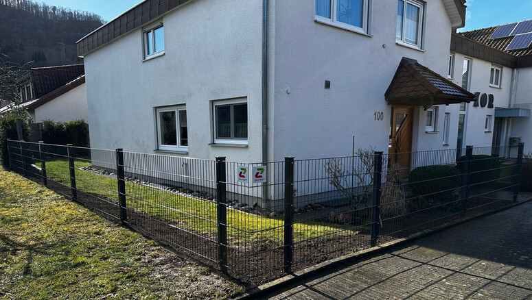 Clôture en panneau double fil de 2025 à 73329 Kuchen Allemagne de Zaunteam Ulm.