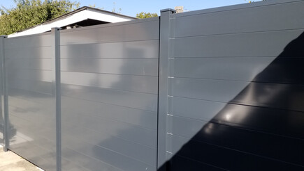 Aluminium Sichtschutz aus dem 2023 in 86919 Utting Deutschland von Zaunteam Ammersee.