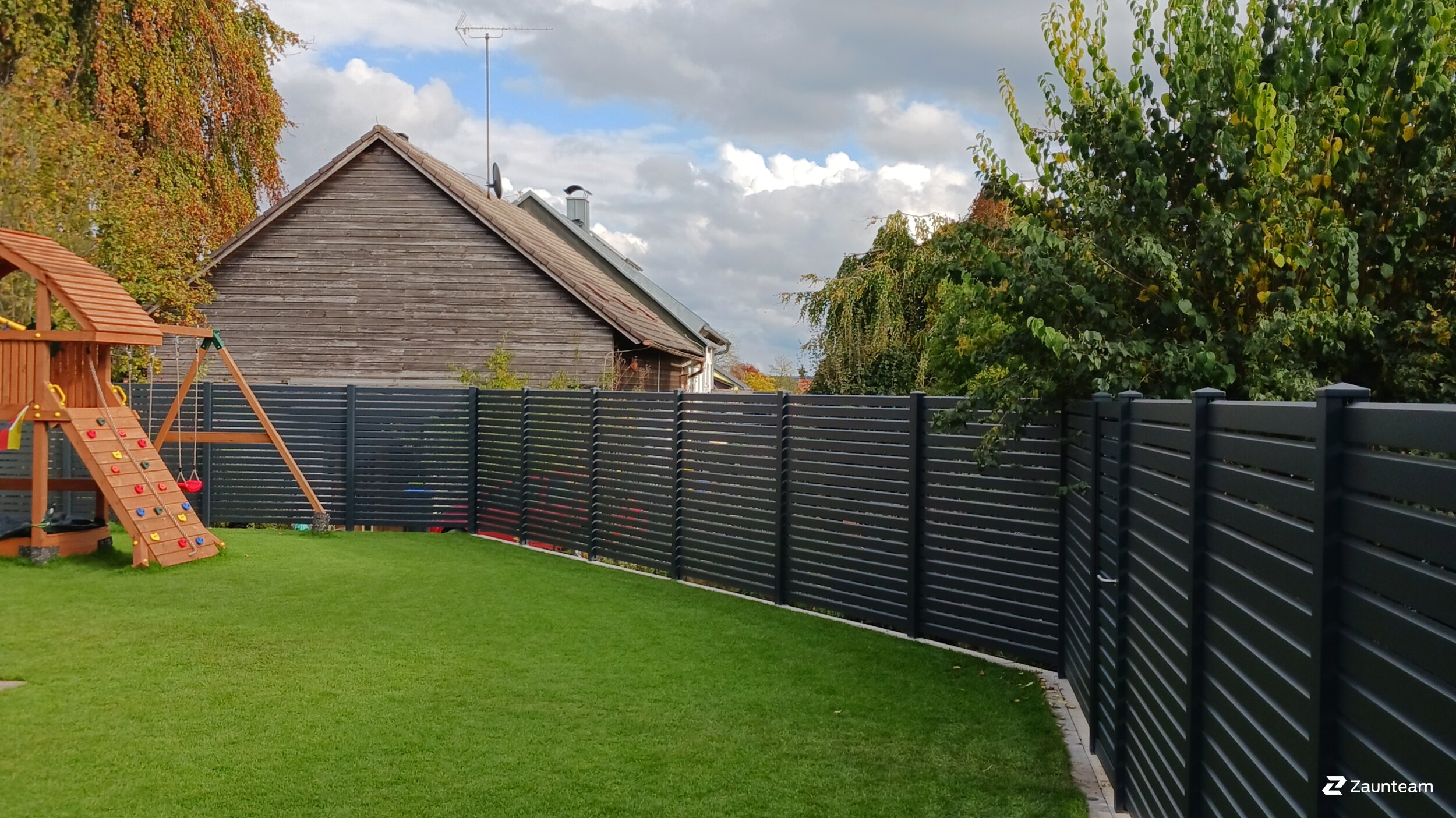 Protection brise-vue en aluminium de 2024 à 86919 Utting Allemagne de Zaunteam Ammersee.