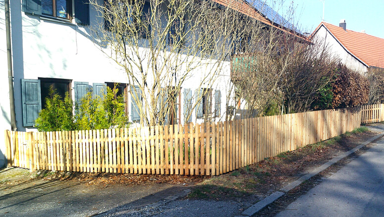 Palisadenzaun aus dem 2025 in 86926 Greifenberg Deutschland von Zaunteam Ammersee.