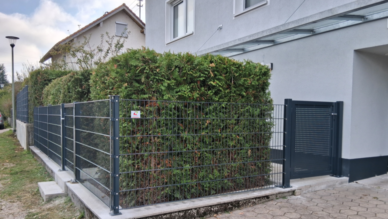 Clôture en panneau double fil de 2025 à 86971 Peiting Allemagne de Zaunteam Ammersee.