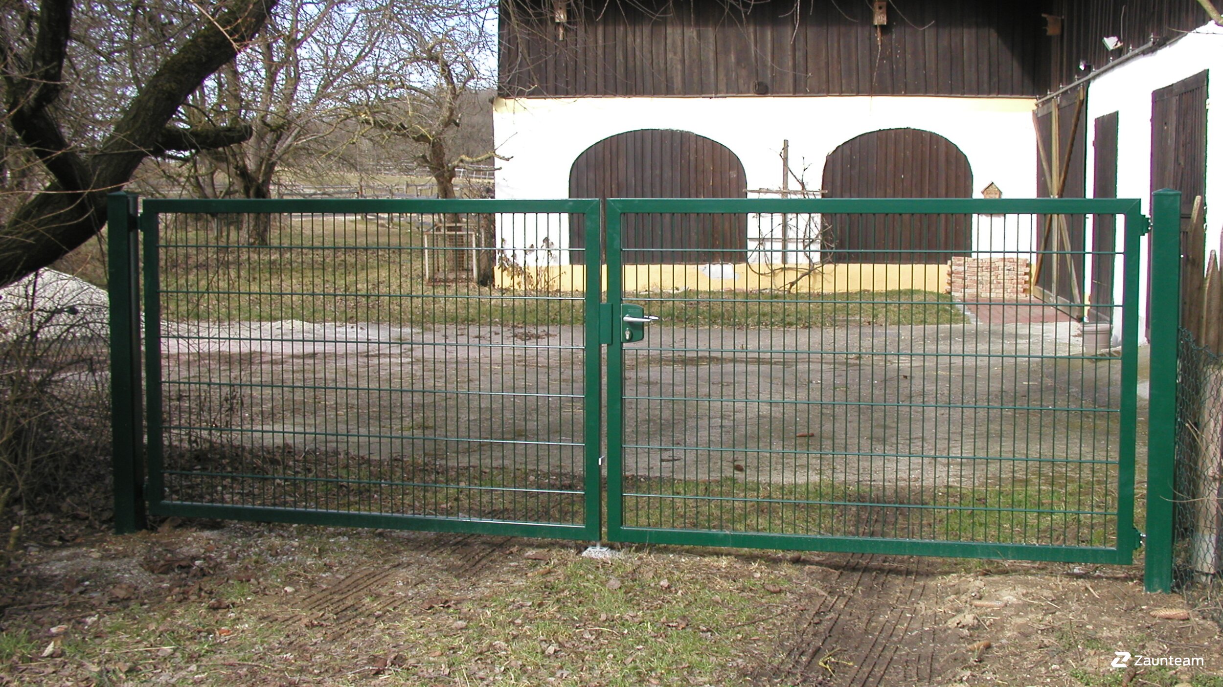 Doppelstabmattenzaun aus dem 2016 in 84168 Aham Deutschland von Franchise AG.