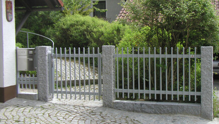 Clôture en aluminium de 2016 à 84172 Buch Allemagne de Franchise AG.