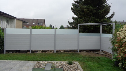 Protection brise-vue en aluminium de 2018 à 4703 Kestenholz Suisse de Zaunteam Mittelland GmbH.