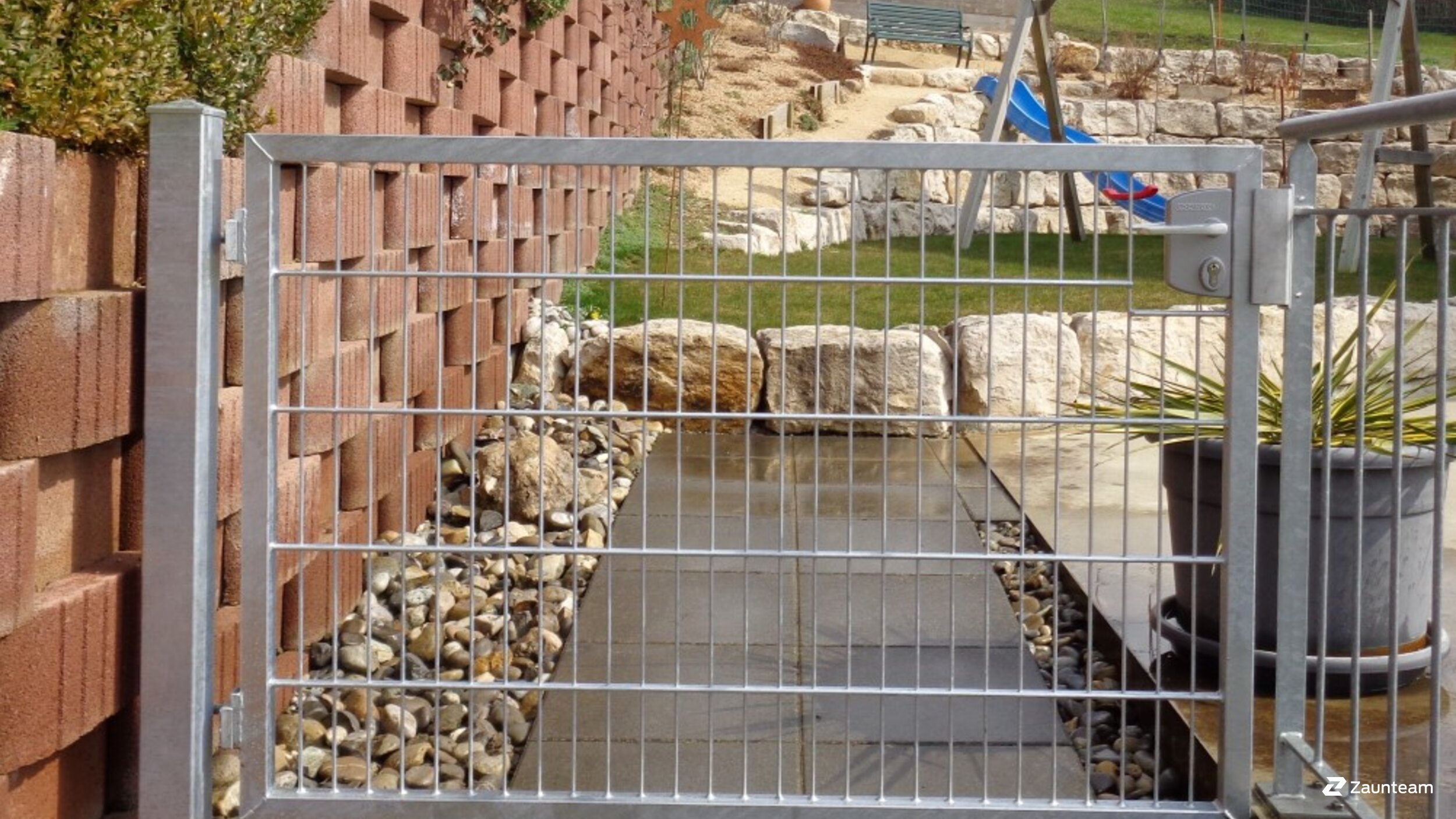 Doppelstabmattenzaun aus dem 2018 in 2544 Bettlach Schweiz von Zaunteam Mittelland GmbH.