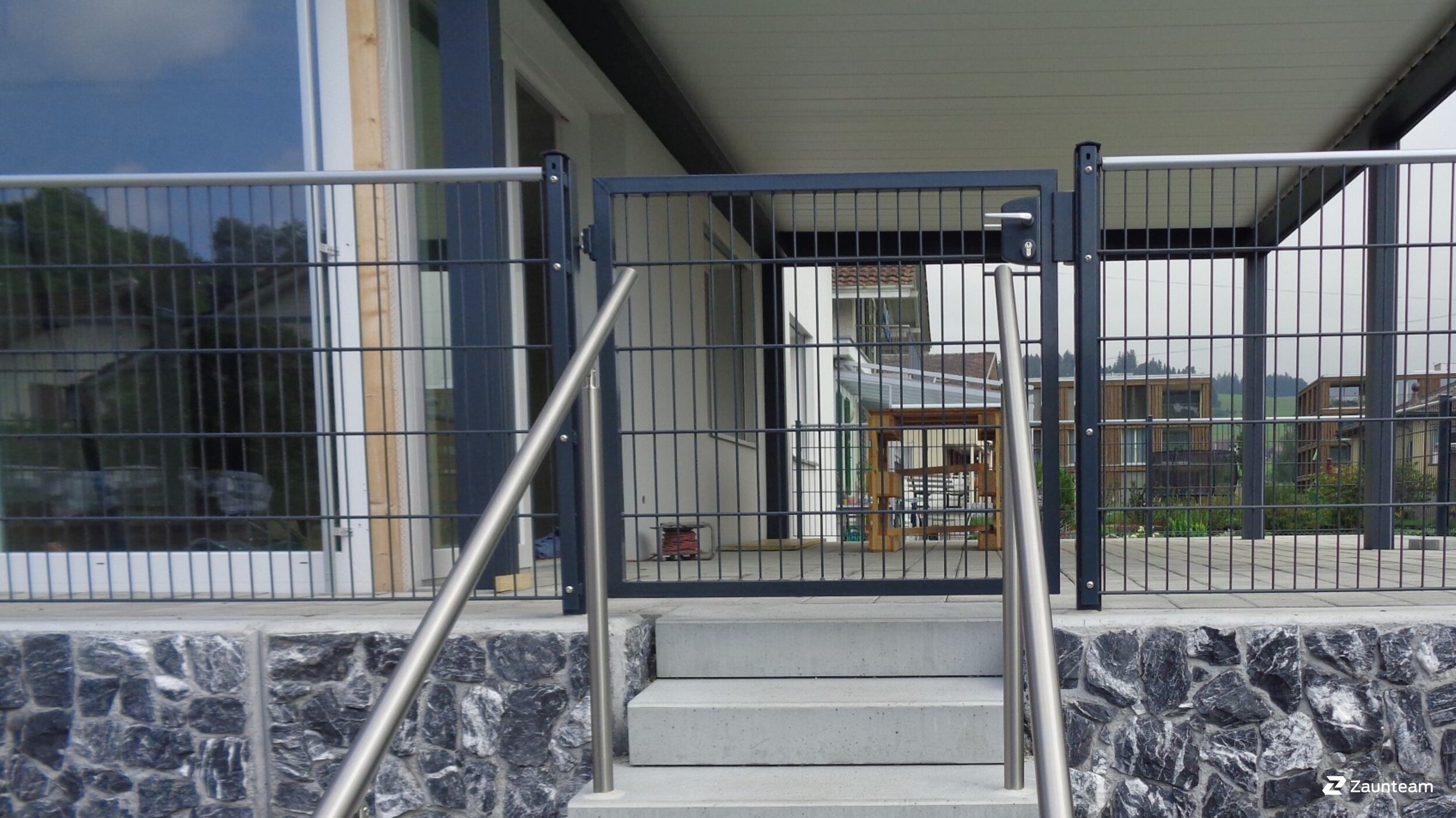 Clôture en panneau double fil de 2019 à 4938 Rohrbach Suisse de Zaunteam Mittelland GmbH.