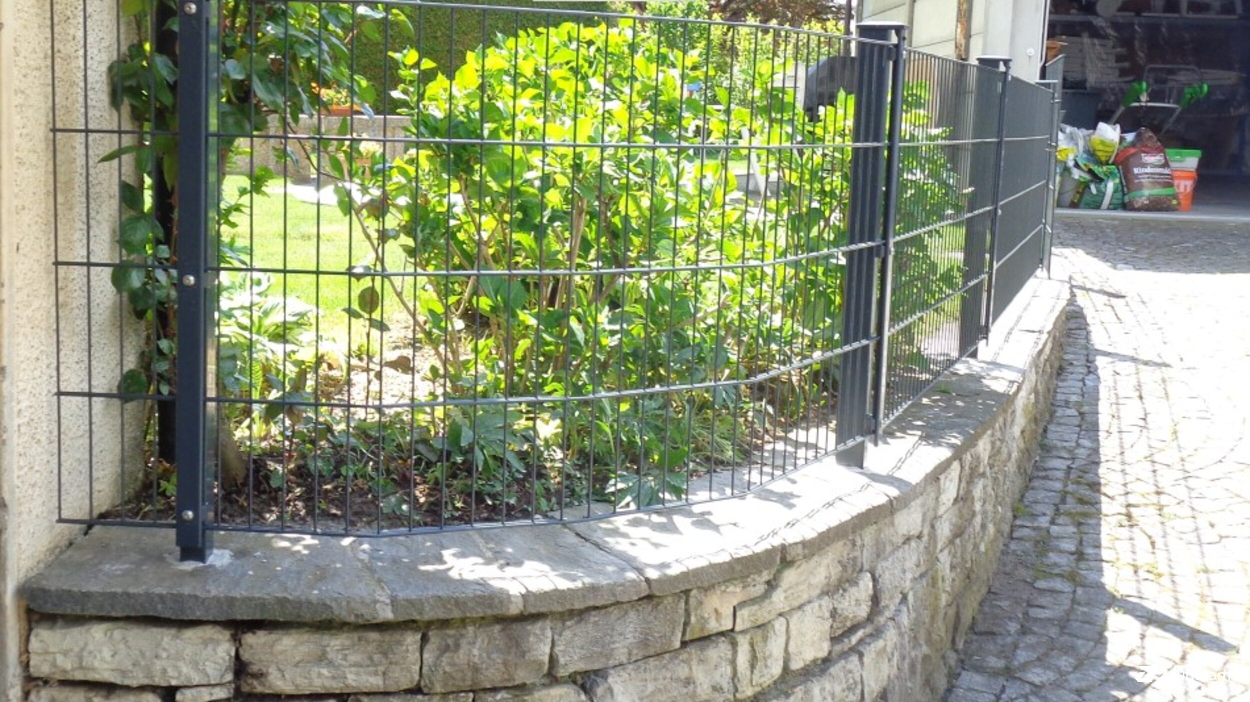 Doppelstabmattenzaun aus dem 2018 in 2540 Grenchen Schweiz von Zaunteam Mittelland GmbH.