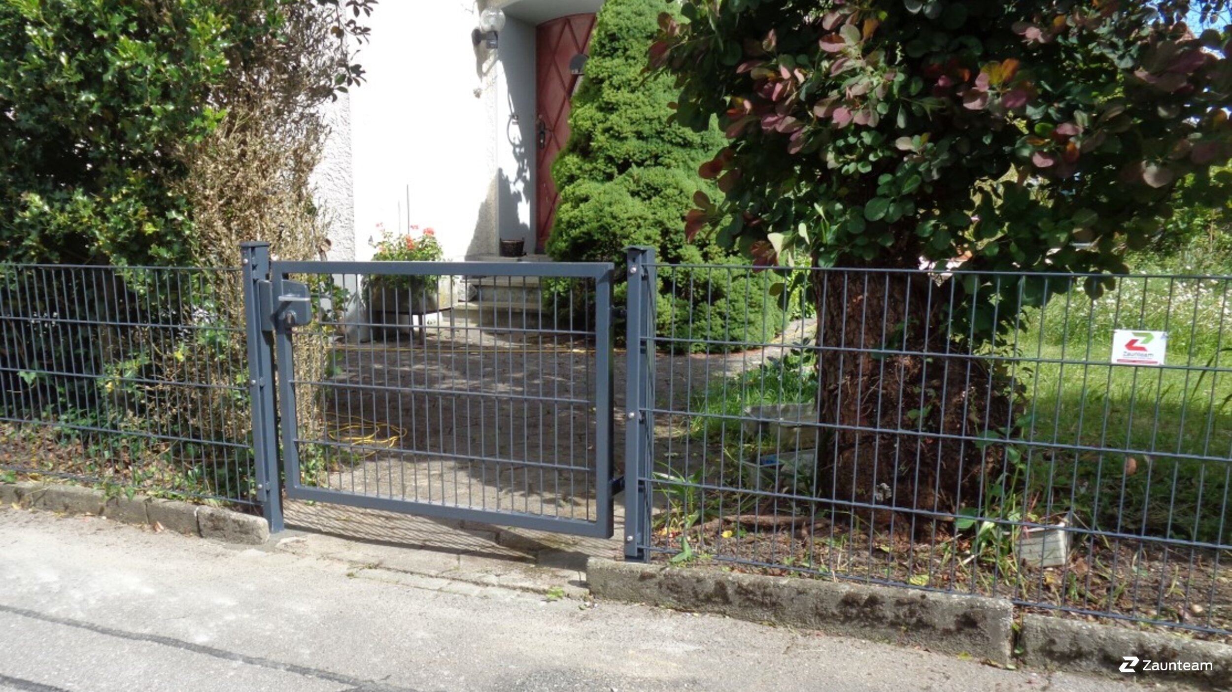 Doppelstabmattenzaun aus dem 2017 in 4900 Langenthal Schweiz von Zaunteam Mittelland GmbH.