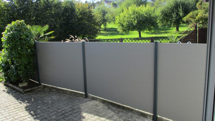 Protection brise-vue en aluminium de 2020 à 4538 Oberbipp Suisse de Zaunteam Mittelland GmbH.