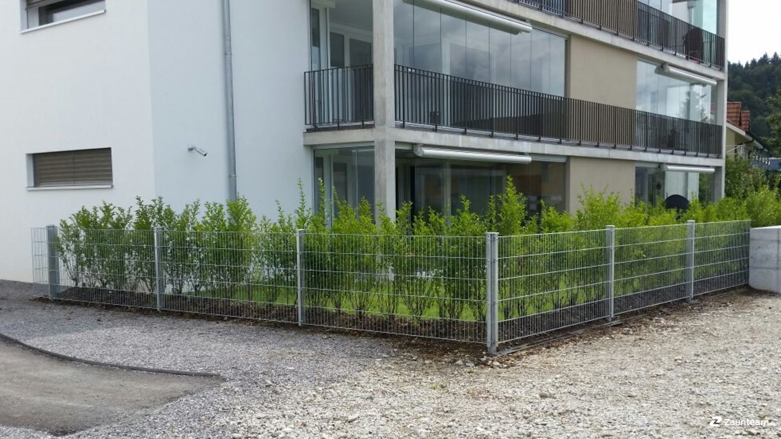 Doppelstabmattenzaun aus dem 2016 in 3380 Wangen a/Aare Schweiz von Zaunteam Mittelland GmbH.