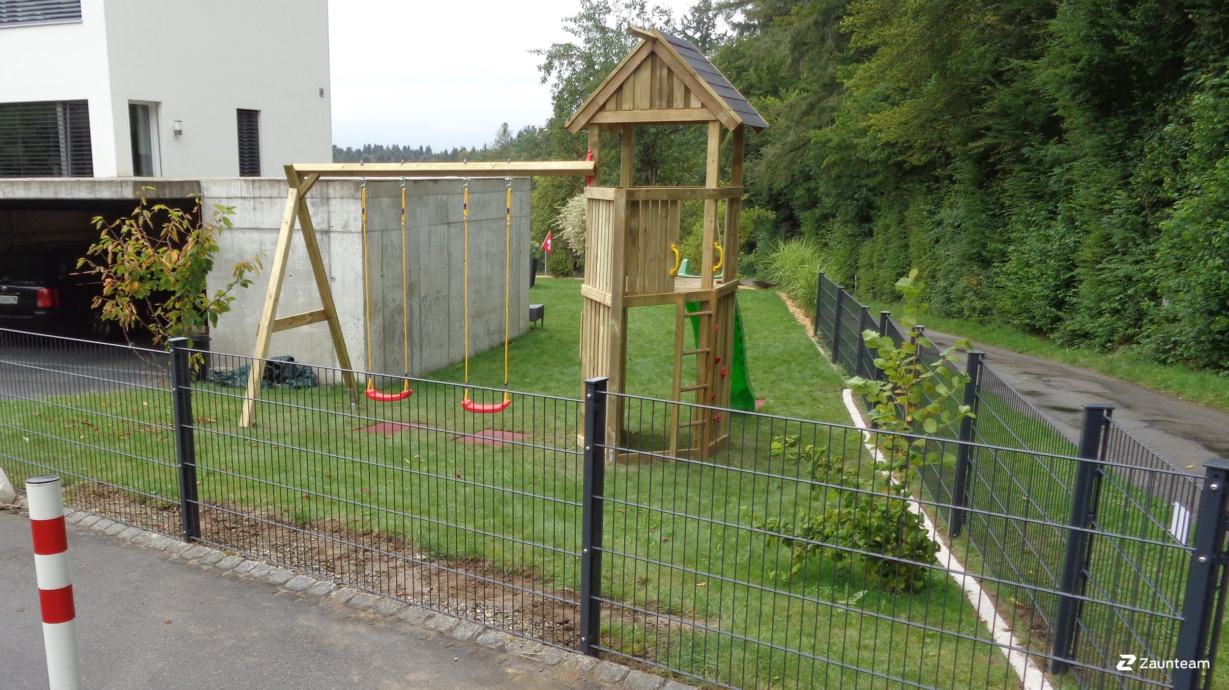 Doppelstabmattenzaun aus dem 2016 in 4856 Glashütten Schweiz von Zaunteam Mittelland GmbH.