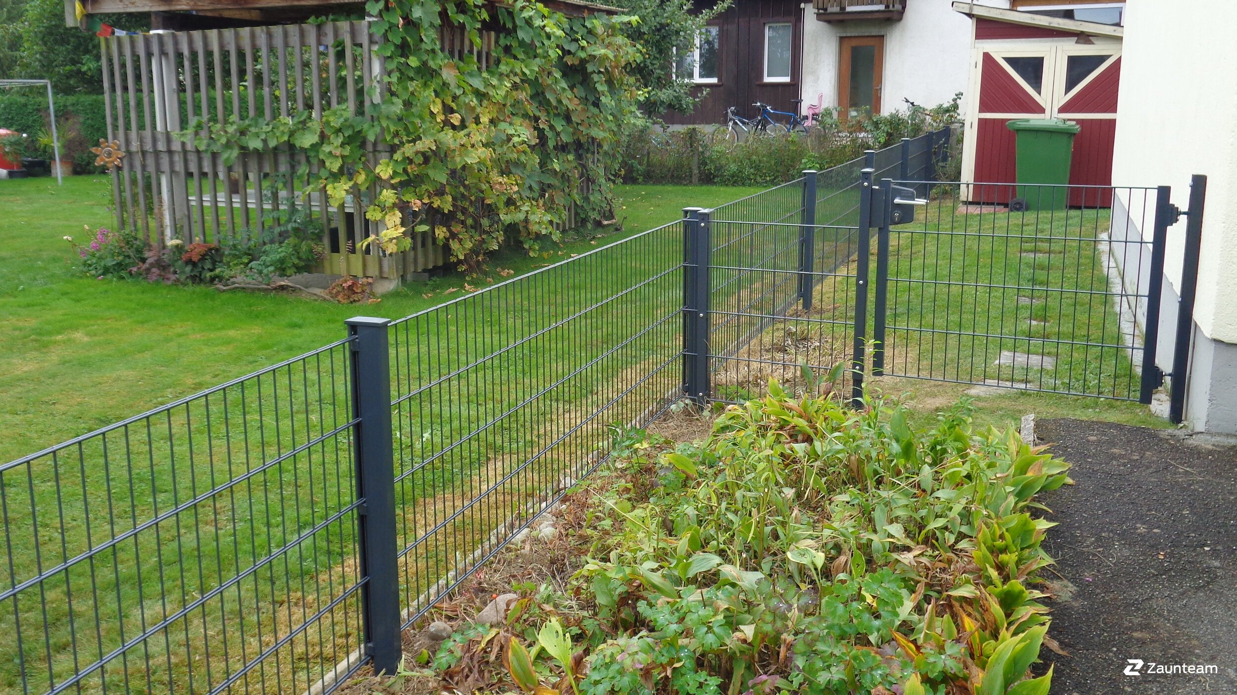Doppelstabmattenzaun aus dem 2016 in 3422 Kirchberg Schweiz von Zaunteam Mittelland GmbH.