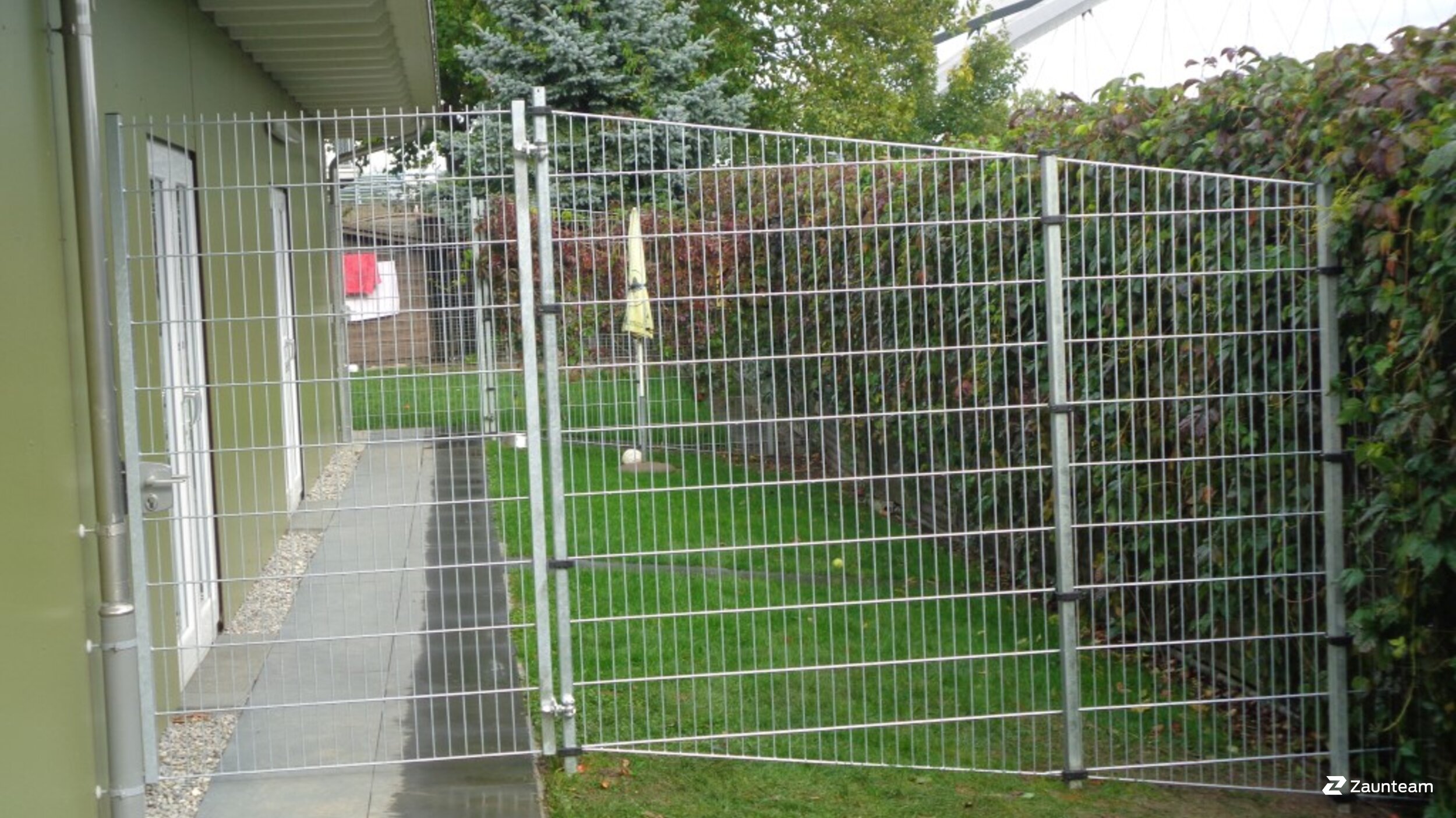 Doppelstabmattenzaun aus dem 2017 in 2540 Grenchen Schweiz von Zaunteam Mittelland GmbH.
